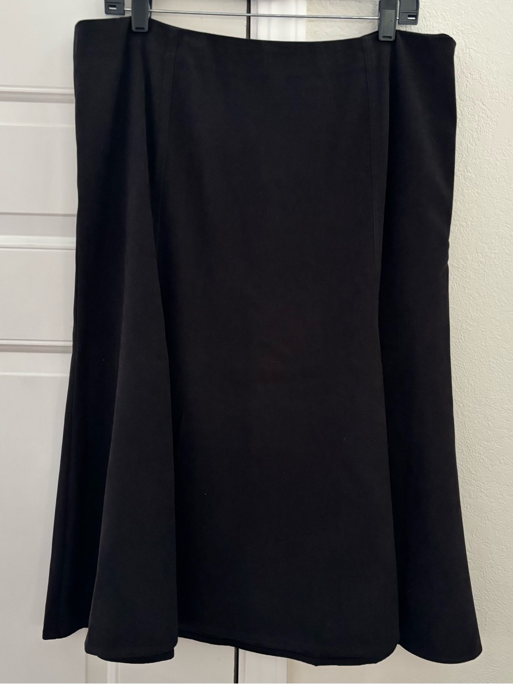 JM Collection Black Flared Mermaid Silhouette A-Line Skirt with Side Zipper